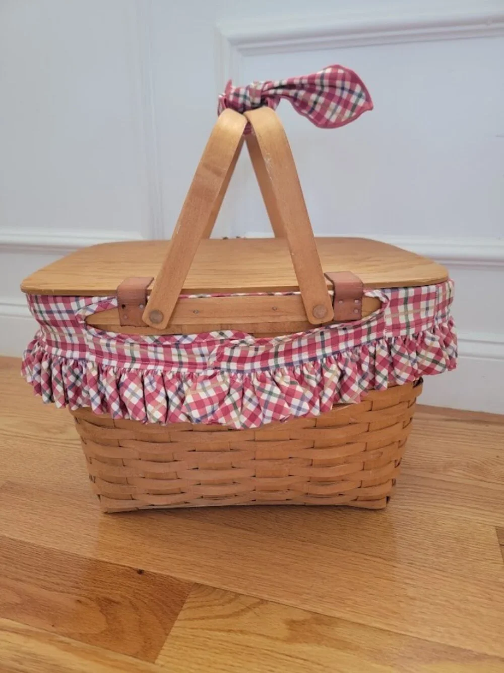Vintage 1997 Longaberger Large Picnic Basket #10324 with Riser & Liners
